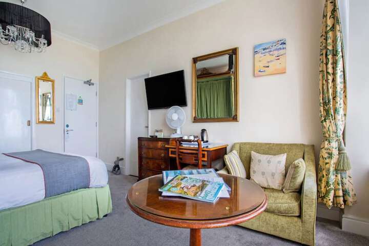 Room 40 of 131