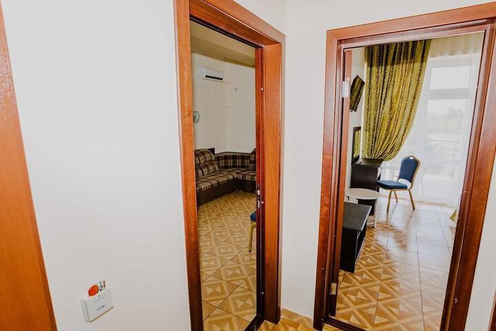 Room 9 of 36