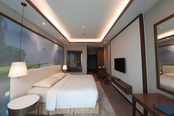 Room 14 of 80