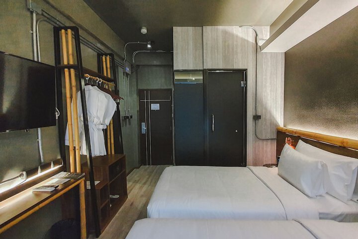 Room 11 of 98