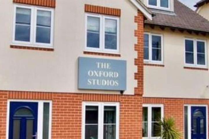 THE OXFORD STUDIOS