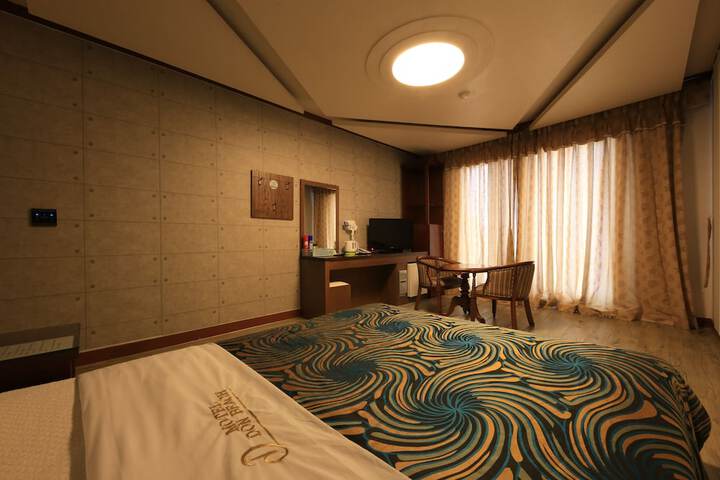 Room 2 of 22