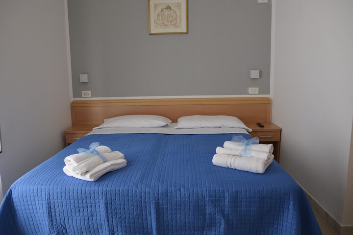 Room 8 of 17