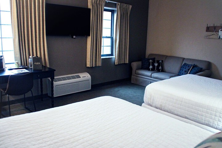 Room 6 of 24