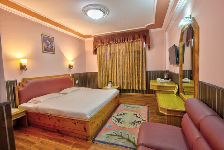Room 14 of 49