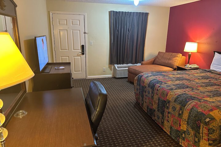 1 King Bed (6 of 23)