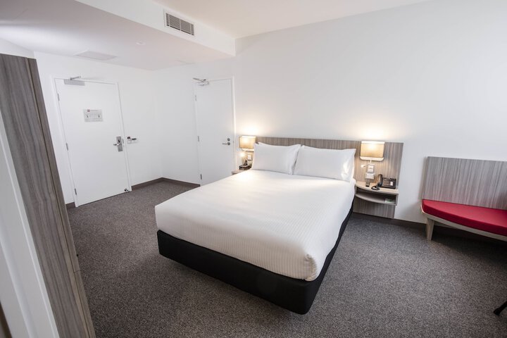 Room 5 of 62