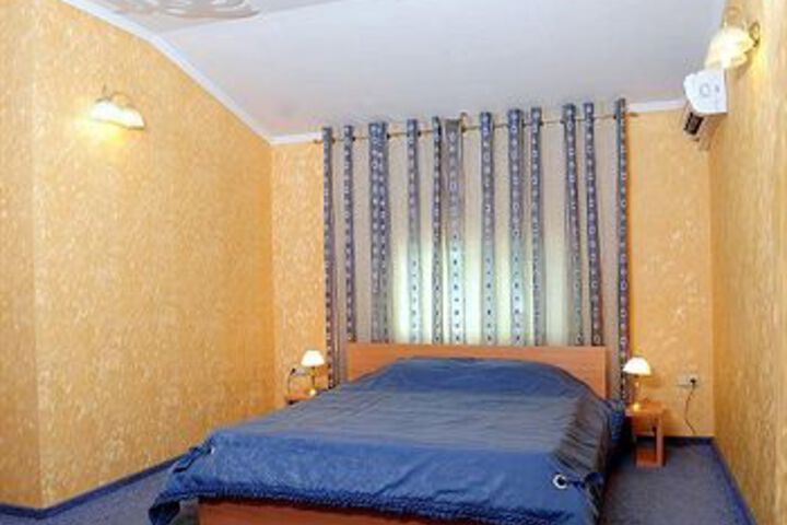 Room 19 of 38