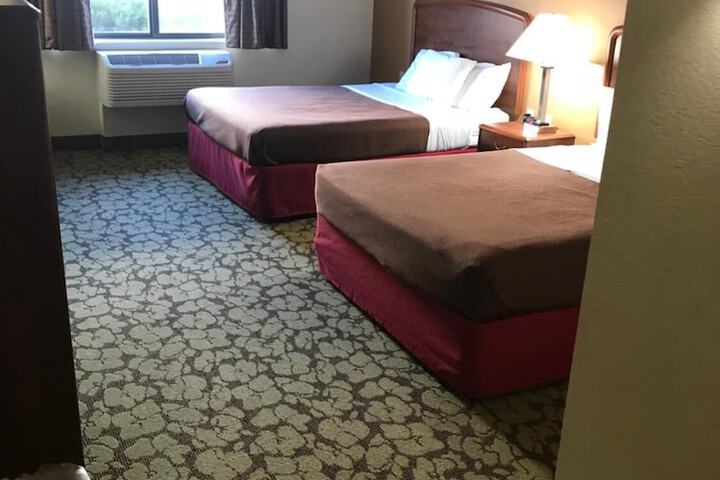2 Queen Beds (5 of 5)