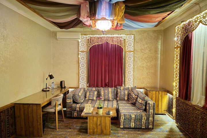 Room 12 of 140