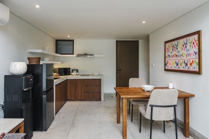 Room 32 of 65