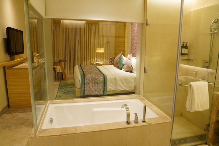 Room 25 of 49