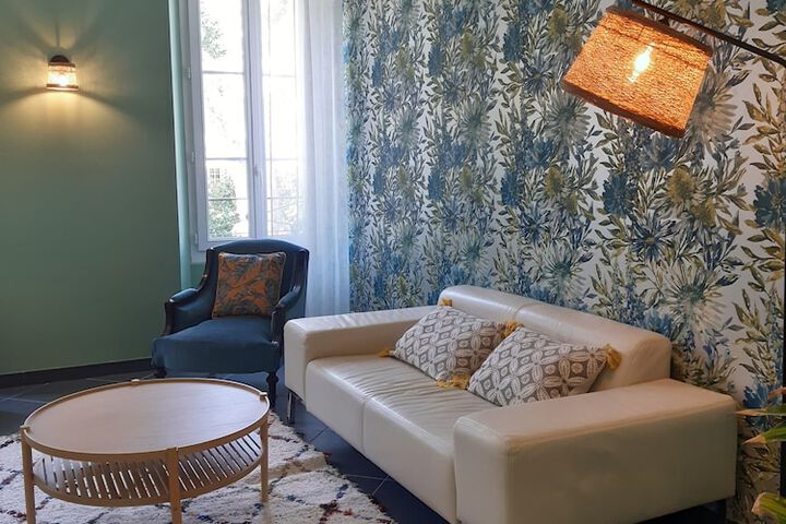 Lounge 64 of 72
