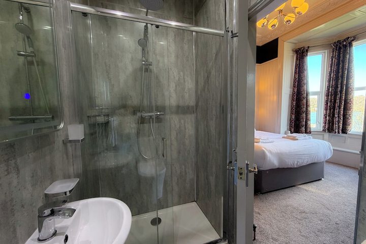 Room 50 of 94