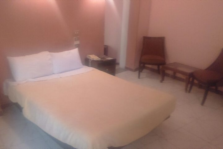 Room 3 of 8