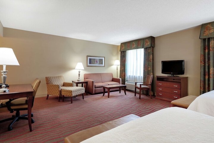 2 Queen Beds (8 of 15)