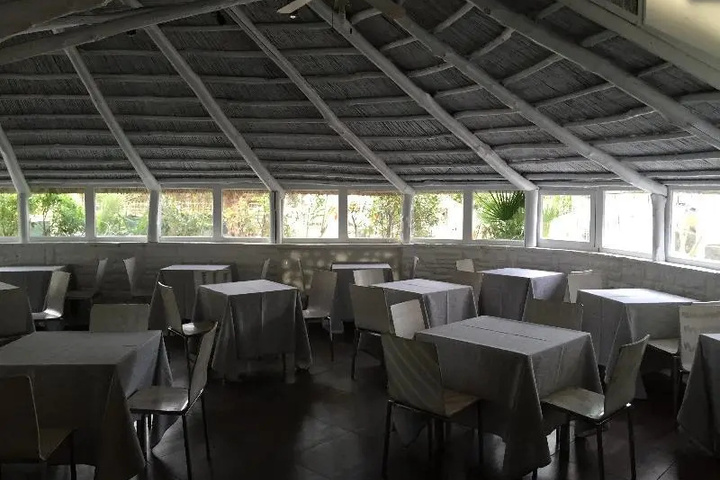 Dining 18 of 20