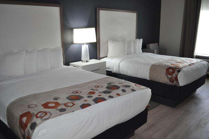 2 Queen Beds High Speed Internet Accessible Microwave and Refrigerator, Coffee Maker Iro (10 of 11)
