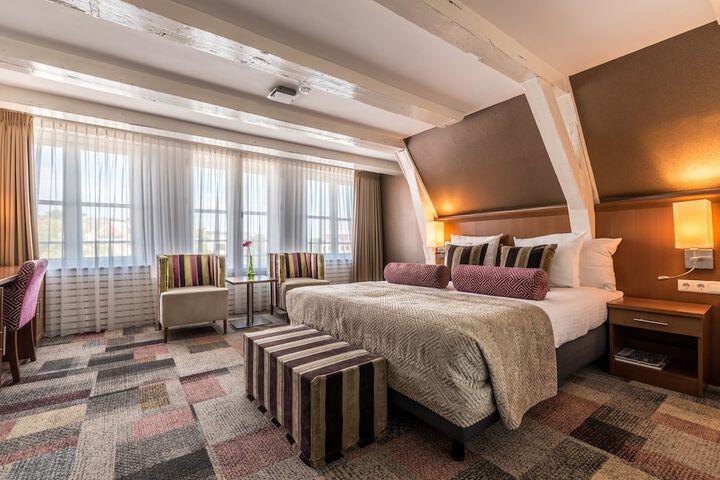 Room 10 of 50