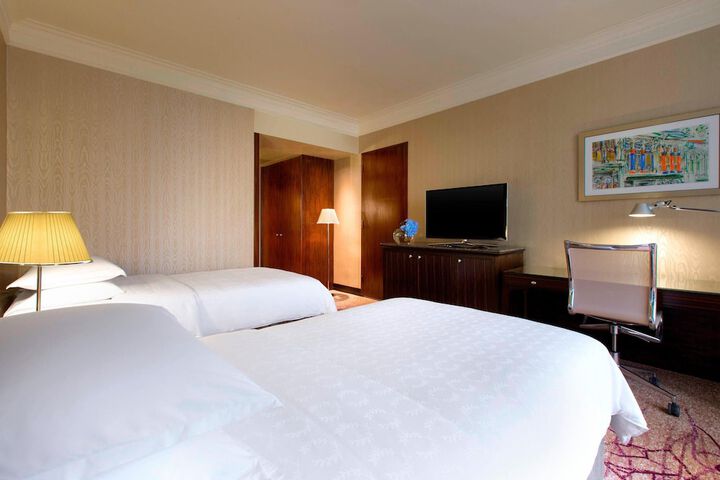 Room 10 of 107