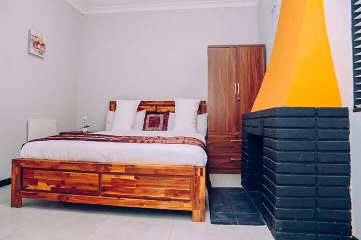Room 5 of 16