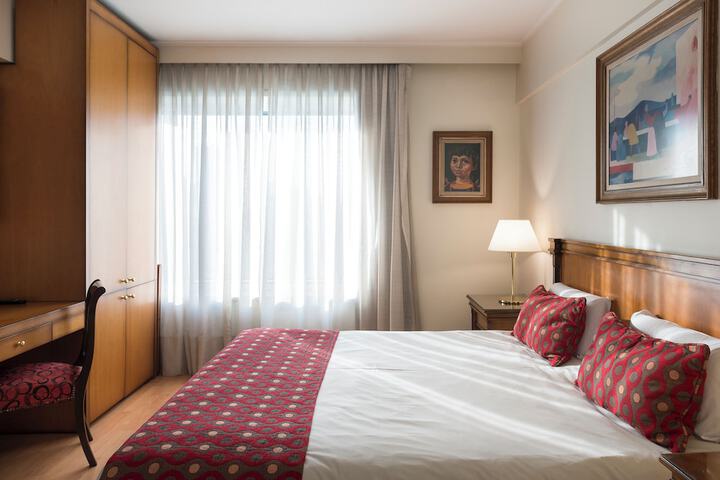 Room 16 of 34