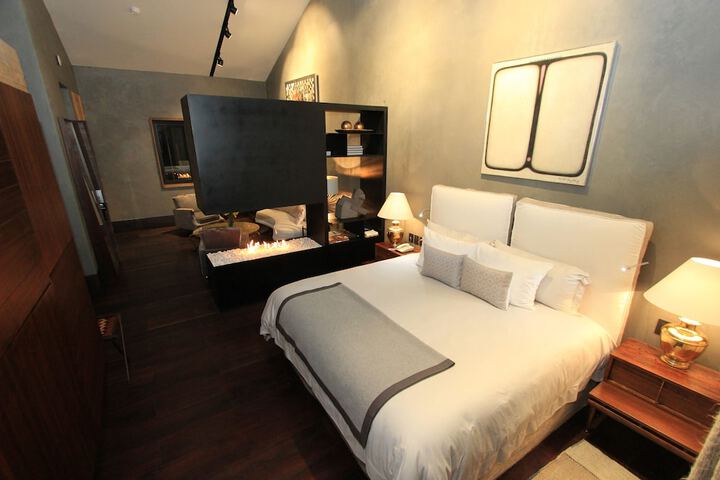 Room 10 of 52