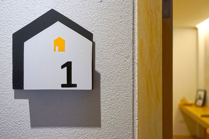 Room 8 of 37