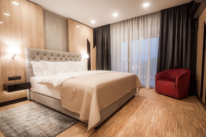 Room 8 of 70