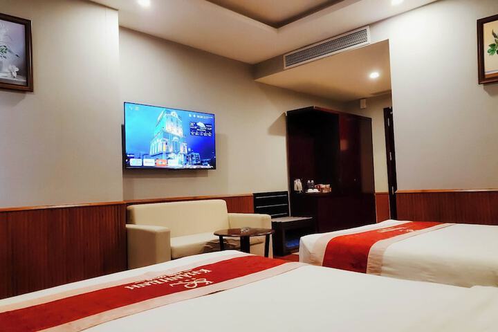 Room 12 of 46