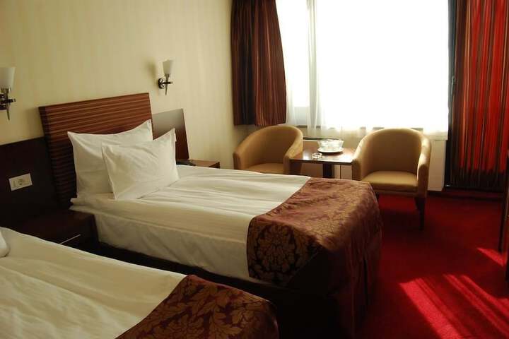 Room 9 of 26
