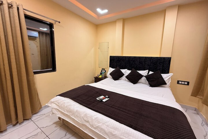 Room 5 of 25
