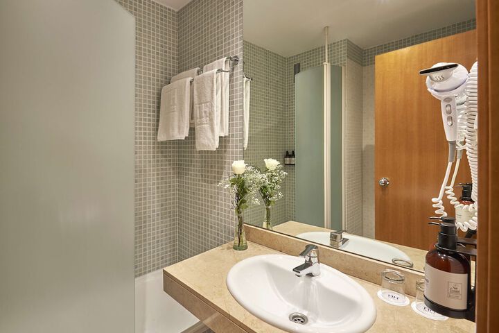 Room 15 of 34