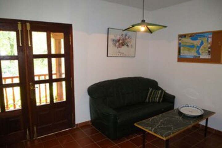 Room 6 of 12