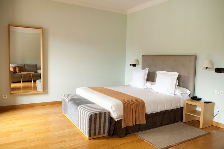 Room 8 of 42