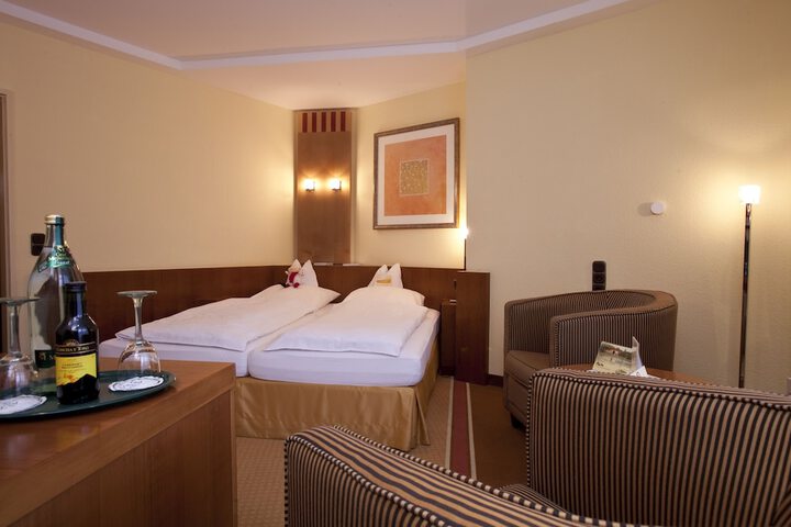 Room 4 of 182