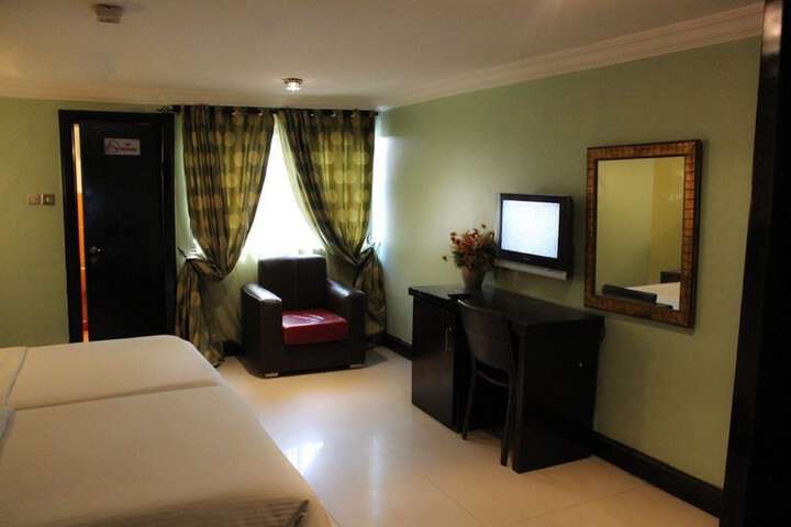 Room 12 of 35