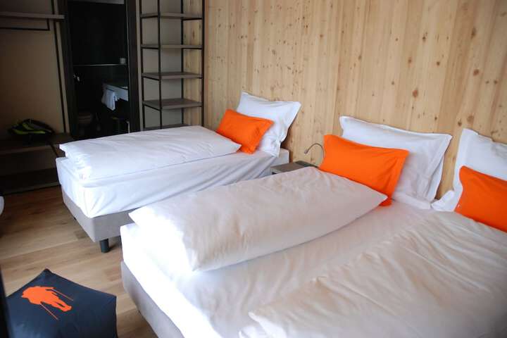 Room 2 of 27