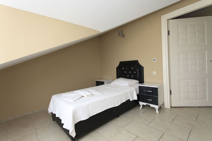 Room 13 of 53