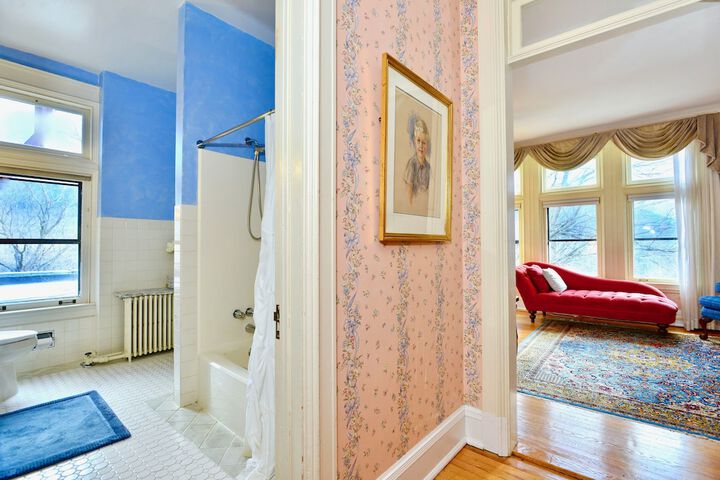 Room 167 of 288