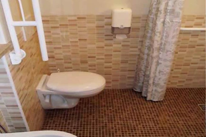 Room 8 of 17