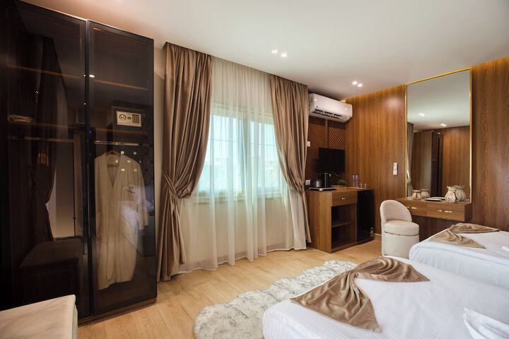Room 48 of 183