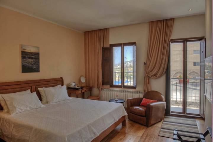 Room 4 of 40