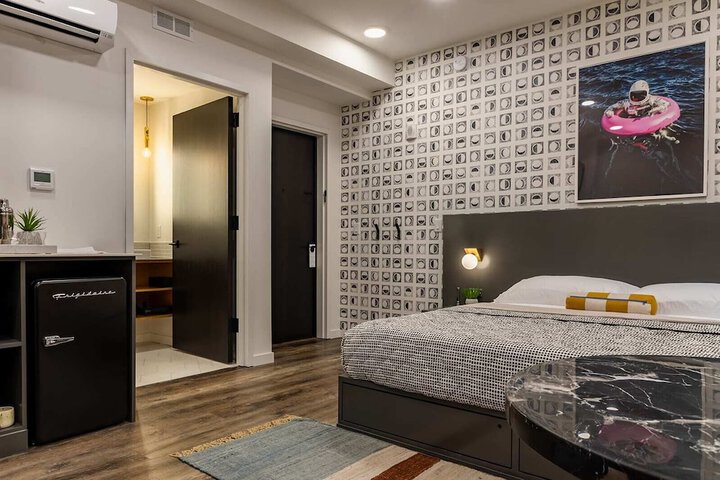 Room 3 of 27
