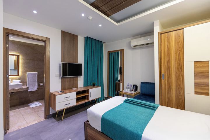 Room 48 of 103