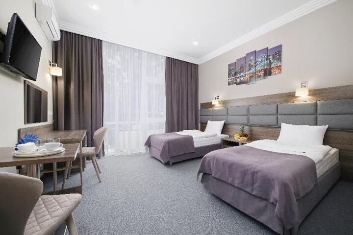 Room 5 of 6