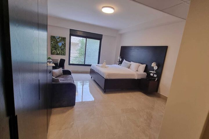 Room 90 of 243
