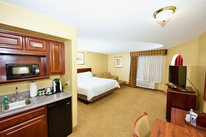 1 King Bed (12 of 19)