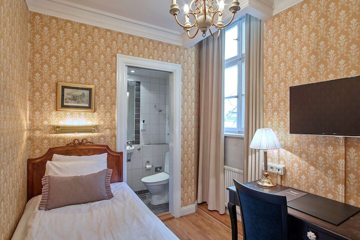 Room 4 of 33