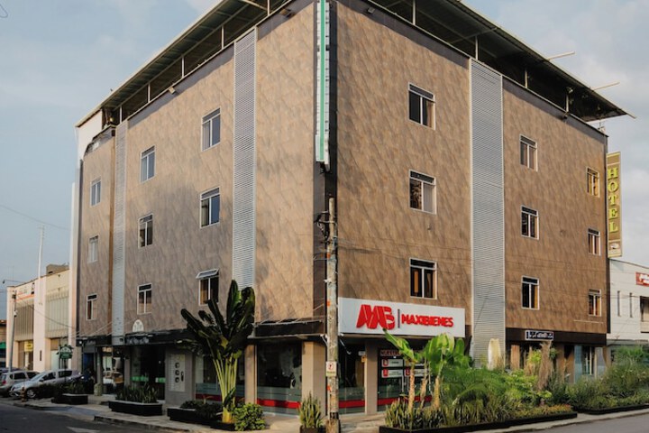 Exterior of Hotel Plataneras Plaza